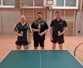 Bild: sm
Die Tischtennis-Vereinsmeister 2023 des SV Altenstadt im Einzel und Doppel: Von links Günter Frank, Manuel Kaiser und Jürgen Dittrich