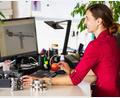 Symbolbild: Andreas Arnold/dpa
Vor allem Frauen nutzten die Möglichkeit, am Modellprojekt "Chance Berufsabschluss in Teilzeit" teilzunehmen. Jetzt wollen die beteiligten Institutionen und Verbände breiter dafür werben.