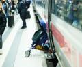 Symbolbild: Annette Riedl/dpa
Ein Paar hat in München versehentlich die einjährige Tochter in einem Zug nach Prag zurückgelassen.