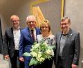 Bild: Rotary Club Weiden/exb
Freuen sich über die erste Clubpräsidentin Christiane Hellbach: Martin Stangl, Ludwig Zitzmann und Peter Pollinger (von links)