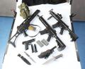 Bild: ppof
Bei den Wohnungsdurchsuchungen wurden einige Gegenstände beschlagnahmt: Mehrere Softair-Waffen, diverse Messer, Datenträger mit indiziertem Material sowie Kleidung und Unterlagen, die eindeutig in Zusammenhang mit der rechten Szene stehen.