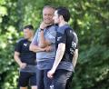 Bild: Hubert Ziegler
Karl-Heinz Wagner, Trainer FC Amberg und Benjamin Burger (rechts), Co-Trainer FC Amberg beim Trainingsauftakt.