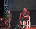 Archivbild: fla
Martin Moskau (mit Gitarre) ist in diesem Jahr wieder beim "Weinfest unplugged" dabei.