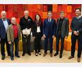Bild: C. Wittmann/exb
Der Vorstand des Fördervereins am Beruflichen Schulzentrum Amberg (von links): Schulleiter Martin Wurdack, Daniel Hagn, der bisherige Vorsitzende Alexander Düssil, seine Nachfolgerin Sonja Kalb, Alexander Reindl, Georg Wittmann und Gerd Fischer.