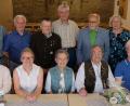 Bild: le
Ein großer Gratulantenkreis traf sich zum 90. Geburtstag von Heinrich Riebel (sitzend, Zweiter von rechts).