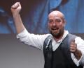 Bild: Daniel Karmann/dpa
Kabarettist und Gitarrist Stephan Zinner