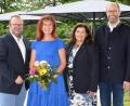 Bild: lst/exb
Florian Schott (rechts) ist der neue Präsident des Lions Clubs Neustadt/WN-Lobkowitz. Er löste Regina Kestel (Zweite von rechts) ab. Ihm zur Seite stehen 1. Vizepräsidentin Andrea Gollwitzer und 2. Vizepräsident Sebastian Denzler (links).