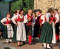 Bild: Stadt Schönsee/exb
Die Trachten- und Volkstanzgruppe begeistert mit ihren schwungvollen Auftritten.