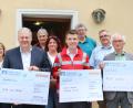 Bild: mrr
Landrat Richard Reisinger (vorne, von links), Samuel Fritz und Bernhard Saurenbach. Mit dabei vom KAB-Team Andrea Höfler (hinten, von links), Zweiter Bürgermeister Josef Weinfurtner, Michaela Bauer, Peter Pilz und Präses der KAB, Pfarrer Slawomir Niemczewski.
