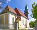 Archivbild: njn
Die Pfarrei Erbendorf ist weiter ein Streitfall. Vom Tisch ist eine Gemeinschaft mit Waldershof. Aber auch die neuen Pläne einer Pfarreiengemeinschaft mit Krummennaab, Premenreuth, Friedenfels, Falkenberg, Wiesau und Fuchsmühl stoßen nicht überall auf Zustimmung. Das Bild zeigt die Pfarrkirche Mariä Himmelfahrt in Erbendorf.