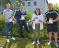 Bild: jr
Sie freuen sich über ein abwechslungsreiches Ferienprogramm 2023 in Mitterteich: (von links) Jugendbeauftragter Christoph Hampel, Bürgermeister Stefan Grillmeier, Gabi Bleistein (Stadtverwaltung) und Jugendbeauftragter Matthias Gradl.