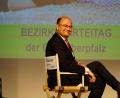 Bild: Hubert Obermaier
Albert Füracker ist glücklich über das Traumergebnis bei seiner Wiederwahl und bedankt sich bei den Delegierten.