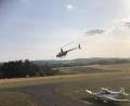 Bild: gdö
Mit dabei war auch in diesem Jahr wieder Bernhard Döllinger aus Waldsassen. Der viersitzige Hubschrauber Typ Robinson R 44 war ebenfalls mit den nachgefragten Rundflügen ausgelastet.