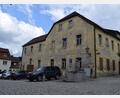 Bild: szl
In der Altstadt gibt es trotz vieler schön sanierter Häuser auch eine Menge Leerstände, wie hier das ehemalige Scherbaum-Wirtshaus in der Schmellerstraße. Auch die Verkehrs- und Parkplatzsituation sprachen die Planer an.