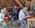 Bild: jua
Zum Tag der Oberpfälzer Volksmusik kommen rund 20 Gruppen ins Museum des Bezirks Oberpfalz nach Neusath.