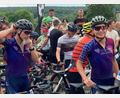 Bild: Lisa Ruckriegel
Herbert Manz (links) und Sohn Adrian vorm Start in Kelheim.