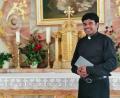 Bild: Portner
Neupriester Chinna Chennaiah Dola wird ab September als Kaplan in Oberviechtach wirken. Bei seinem ersten Besuch in der Stadt feierte er eine Messe in der Kapelle des Altenheims mit.