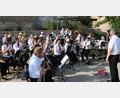 Bild: gf
Anton Lottner (rechts) dirigierte bei der Serenade in Poppenricht die Knappschaftskapelle, während für das etwas kleiner Jugendorchester Doris Schwager den Taktstock führte.