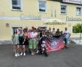 Bild: 1. FCN Fanclub &quot;Stoapfälzer&quot;/exb
Wanderung des 1. FCN Fanclub "Stoapfälzer" Tirschenreuth zum Finkenstich nach Themenreuth. Gruppenbild vor dem Gasthof.