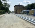 Bild: Andreas Royer
Es fehlt nur noch der Asphalt: Noch in dieser Woche könnte in der Bahnhofstraße und auf den Nebenflächen die Tragschicht aufgebracht werden.