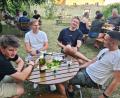 Bild: sne
Bei Weißwein konnte man einen schönen Abend mit Urlaubsstimmung in Pfarrgarten verbringen.