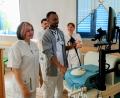 Bild: Glöckner/exb
Assistenzärzte der Klinik üben sich am Simulator in der Bauchspiegelung.