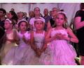 Bild: krb
„Manege frei“ für die Grundschule Neustadt/WN. Die Kinder verzaubern die Zuschauer unter der zirkuskuppe von Störnstein.