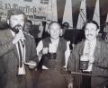 Archivbild: e
Aus dem Jahr 1990: Der Heimat- und Verkehrsverein Theuern feiert sein 13. Dorffest mit dem damaligen Vorsitzenden Willi Wittmann, Vorstand Albert Breitkopf und Braumeister Franz Hecht (von links).