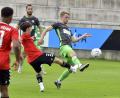 Archivbild: Hubert Ziegler
Die Serie von Testspielen wie hier gegen die U19-Mannschaft des SSV Jahn Regensburg ist beendet, jetzt wird es ernst für die DJK Gebenbach (im Bild rechts Luca Reiß). Erst im Pokal, eine Woche später dann in der Bayernliga.