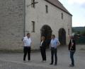 Bild: pop
Bürgermeister Peter Braun, Bundestagabgeordnete Susanne Hierl, 3. Bürgermeister Mathias Huger und 2. Bürgermeister Martin Bauer (von links) vor dem Theaterstadel.