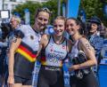 Bild: DTU/Henning Angerer
Marlene Gomez-Göggel (rechts) freut sich mit Annika Koch (mitte) und Anabel Knoll (links) über den direkten Finaleinzug bei der Triathlon-WM in Hamburg.