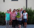 Bild: wmi
Langjährige Mitglieder erhalten und tragen einen Verein. Deshalb war es der KDFB-Führungsmannschaft (von li.) Elfriede Bauer, Martina Wiesnet, Veronica Geigenmüller, Sieglinde Persau, Elisabeth Nickl und Franziska Lautner eine besondere Freude Maria Anzer aus Schlammersdorf (vorne re.) für 20 Jahre Treue zum KDFB zu danken. Geistlicher Beirat Prior Adrian Kugler schloss sich den Glückwünschen gerne an.