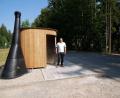 Bild: gz
Zweiter Bürgermeister Thomas Kleber begutachtet die neue öffentliche Toilette am Wildpark.