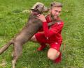 Bild: A. Schwarzmeier
Fußball und Hündin "Lola" sind die wichtigsten Hobbys von Felix Frank.