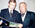 Bild: Tennisbezirk Oberpfalz
Der Bayerische Tennis-Verband trauert. Sein ehemaliger Vorsitzender des Bezirks Oberpfalz, Egon Radler (rechts), hier mit dem früheren DTB-Vorsitzenden Georg Freiherr von Waldenfels, verstarb am 12. Juli in Regensburg.