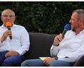 Bild: kro
Auf dem schwarzen Kanapee: Felix Magath (links) und Huberth Rosner.