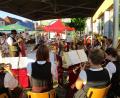 Bild: bnr
Die "Naabtaler Musikanten" spielen beim Bürgerfest in Wernberg-Köblitz zünftig auf.
