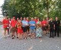 Bild: rha
Für ihr 20-jähriges Engagement ehrt die Feuerwehr Vilseck ihre beiden Kommandanten Lothar Hasenstab (vorne links mit Frau Simone) und Peter Ziegler (daneben mit Frau Claudia). Die Feuerwehrkapelle Vilseck sorgt dabei für einen würdigen Rahmen. Neben der Vereinsvorsitzenden Christian Wolf (Zweite von rechts) gratuliert auch die Landkreisführung mit (von rechts) Kreisbrandrat Christof Strobl, Kreisbrandmeister Andreas Luber und Kreisbrandinspektor Michael Iberer.