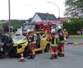 Bild: hme
Um zu zeigen, was die Feuerwehrkräfte der Kohlberger Wehr alles drauf haben, simulieren sie beim Jubiläumsfest eine Übung für das Publikum.