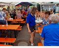 Bild: R. Kreuzer
Im Festzelt können sich die Besucher des Dorffestes mit kulinarischen Köstlichkeiten versorgen.