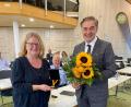 Bild: Landratsamt Wunsiedel/exb
Landrat Peter Berek überreichte an Brigitte Artmann die Ehrenmedaille in Silber des Landkreises Wunsiedel.