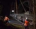 Bild: szl
Mittwochnacht wurde die Fahrradbrücke über die Bundesstraße 15 bei Schmelitz südlich von Tirschenreuth wieder eingesetzt. Nach einer Beschädigung Anfang Dezember 2020 musste das 30 Tonnen schwere Teil abgebaut und bei der Herstellerfirma Markgraf repariert werden.