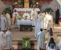 Bild: nza
Pfarrer Michael Lawrence (Mitte) feierte sein silbernes Priesterjubiläum.