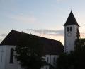 Bild: Hans Amann/exb
Leser Hans Amann beobachtet seit einigen Tagen in den Abendstunden auf der Kirche St. Konrad in Weiden eine ansehnliche Storchenparade. Sieben Stück hat Herr Amann gezählt und im Bild festgehalten.