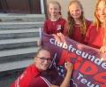 Bild: mr
Auf Heimatbesuch in Schwandorf: Die jungen Club-Fans aus Teublitz mit Alina Mailbeck (links unten)..