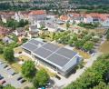 Bild: Natur Energietechnik Dannhäußer Floß/exb
So sieht die erste „Bürgersolaranlage“ mit 578 Modulen auf dem Dacht der Stadthalle in Neustadt/WN aus.