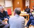 Bild: ubb
Gemütlich geht es zu bei der Veranstaltung „Endlich Freitag“ im Evangelischen Gemeindehaus jeden dritten Freitag im Monat. Den Teilnehmern macht das lockere Beisammensein sichtlich Spaß. Das Treffen hat einen regen Zuspruch.