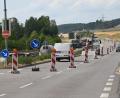 Bild: gf
Die Autos können an der Baustelle an der Speckmannshofer Kreuzung am Ortsende von Amberg Richtung Sulzbach-Rosenberg vorbeifahren.
