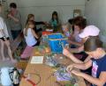 Archivbild: Siedlergemeinschaft/Evelyn Renner/exb
Wie 2022 ist die Siedlergemeinschaft heuer wieder beim Ferienprogramm dabei. Damals haben die Kinder Dekoringe für Zuhause gebastelt.