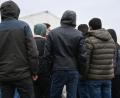 Symbolbild: Arne Dedert/dpa
Kriegsflüchtlinge stehen auf dem Gelände einer Flüchtlingsunterkunft.